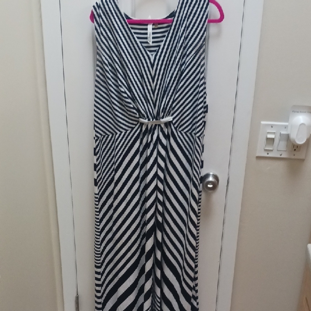 NY Collection Black and White Diagonal Striped Maxi Dress